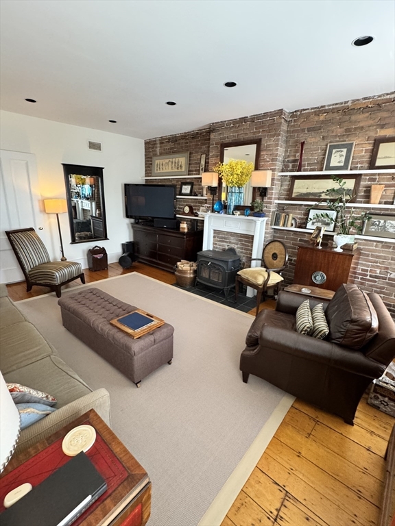 61 Otis St 3