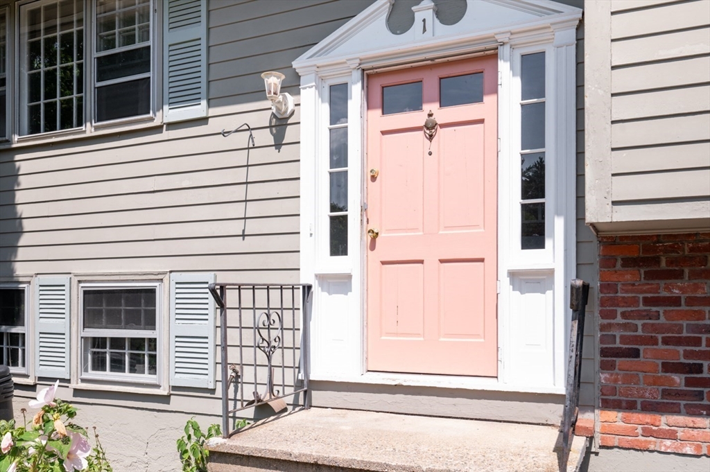 1 Howe St
