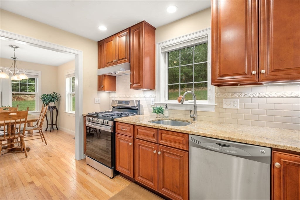 3 Mcgill Ct, Hopkinton, MA Photo #4