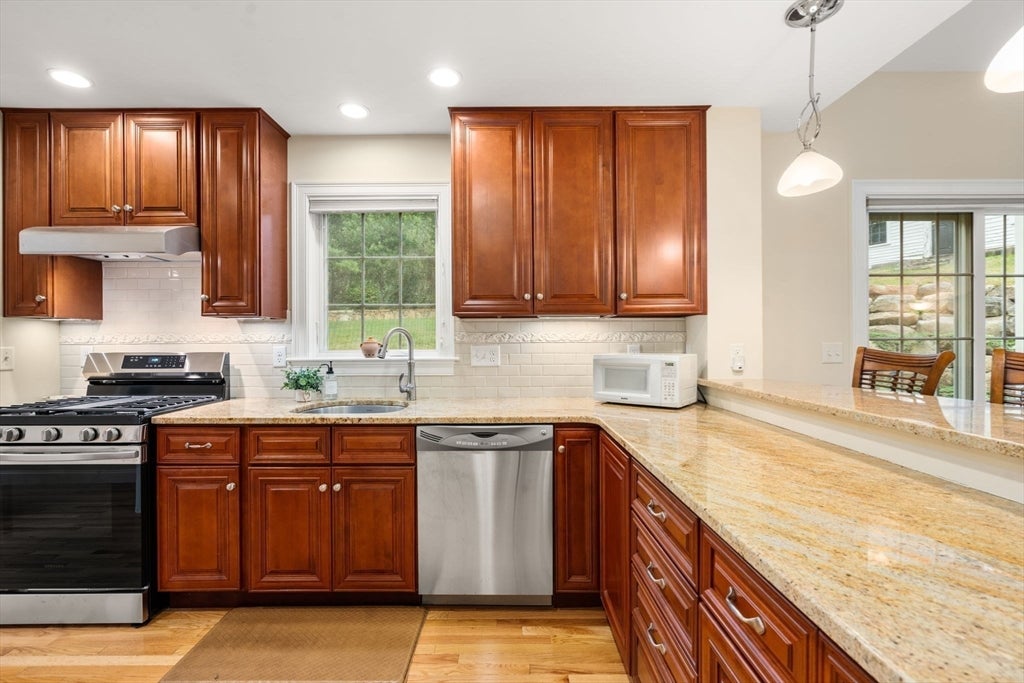 3 Mcgill Ct, Hopkinton, MA Photo #6
