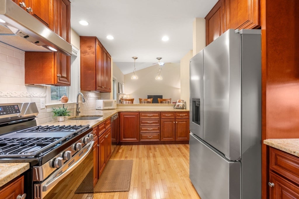 3 Mcgill Ct, Hopkinton, MA Photo #8