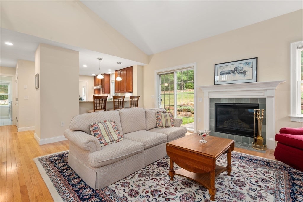 3 Mcgill Ct, Hopkinton, MA Photo #11