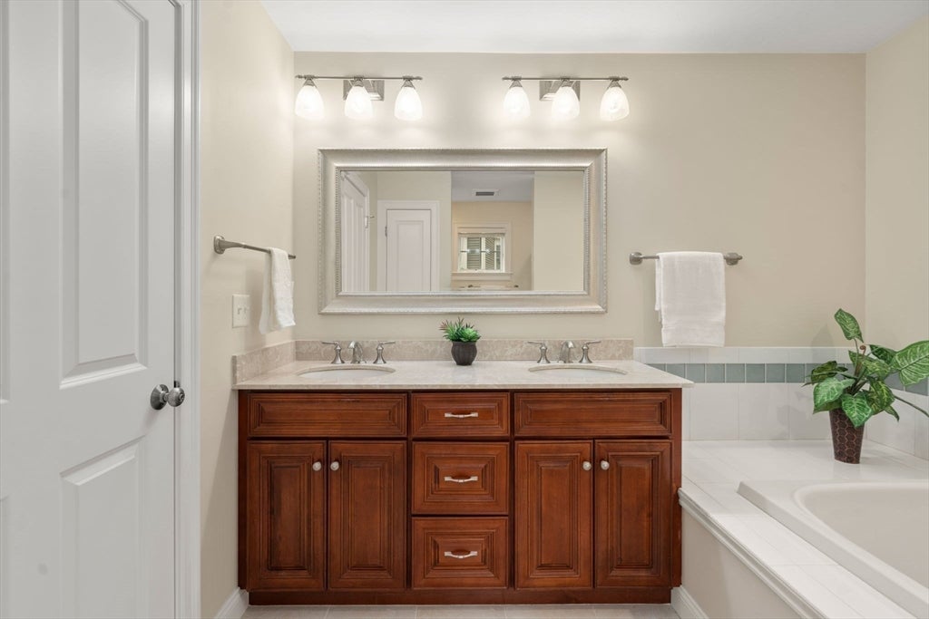 3 Mcgill Ct, Hopkinton, MA Photo #21