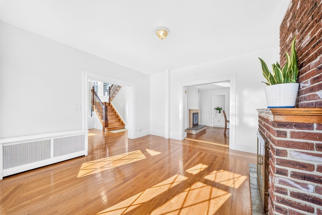 546 Shirley St