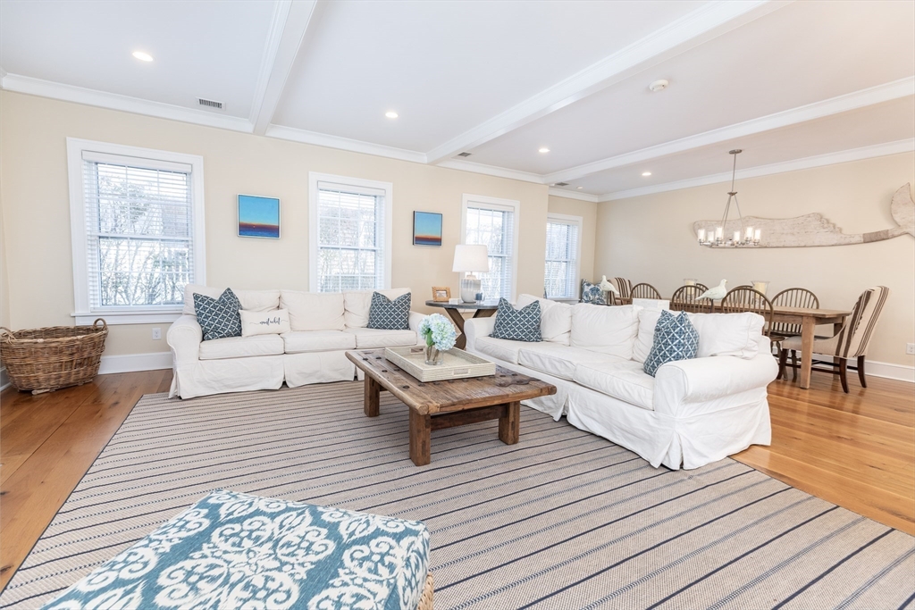 3 Dolphin Ct