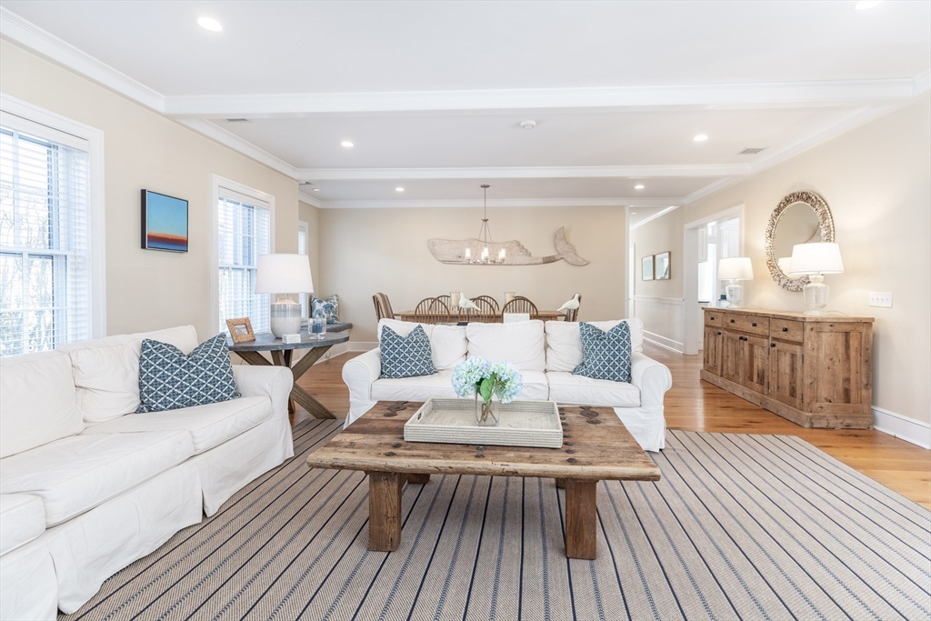 3 Dolphin Ct