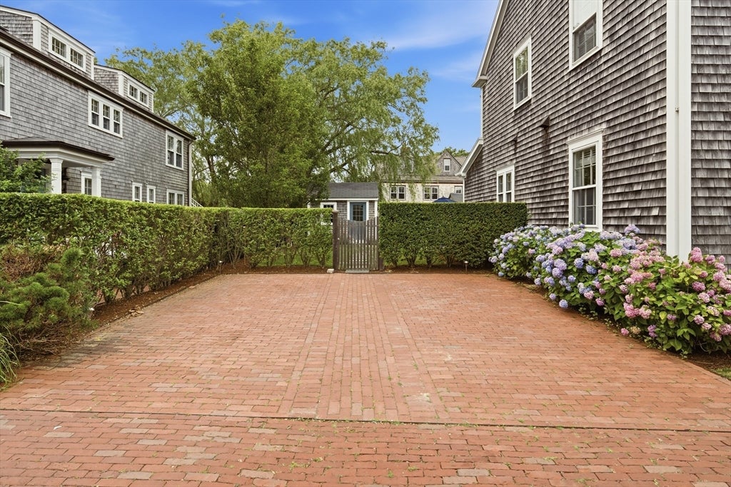 3 Dolphin Ct