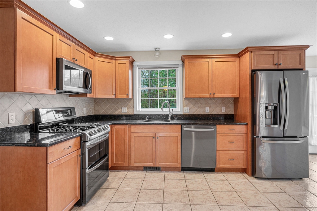 21 Colonial Farm Rd, Haverhill, MA Photo #12
