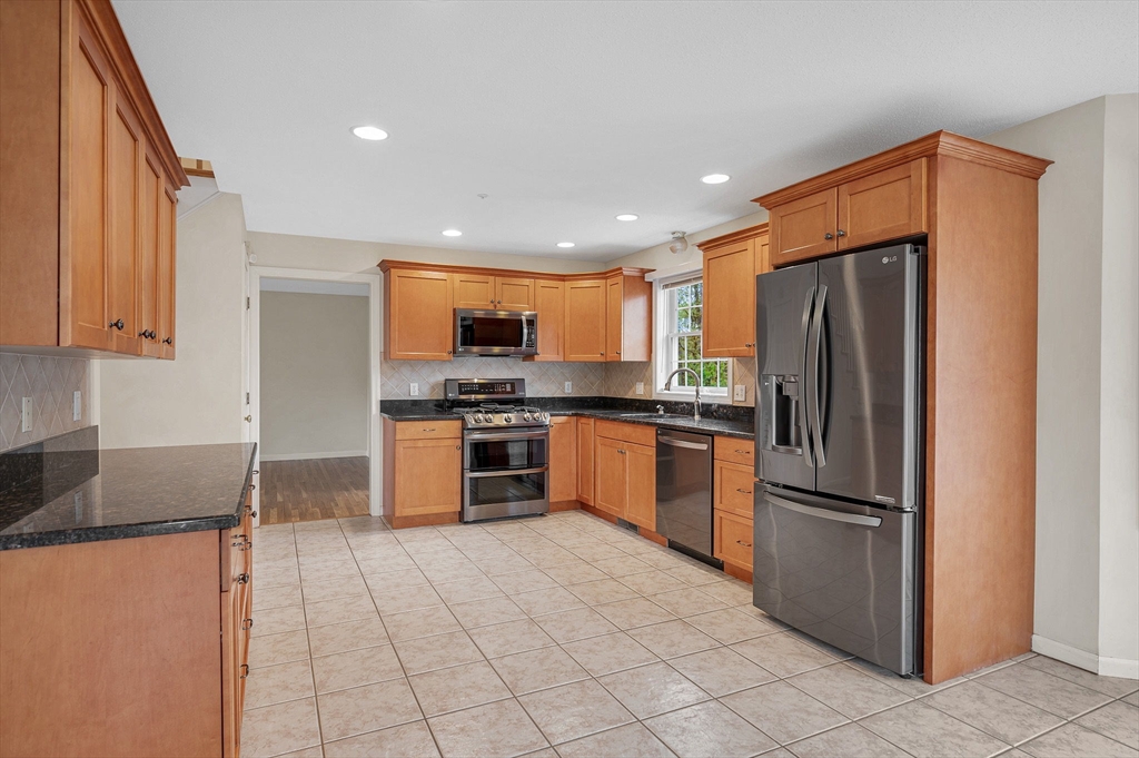 21 Colonial Farm Rd, Haverhill, MA Photo #11