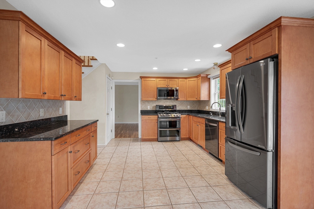 21 Colonial Farm Rd, Haverhill, MA Photo #10