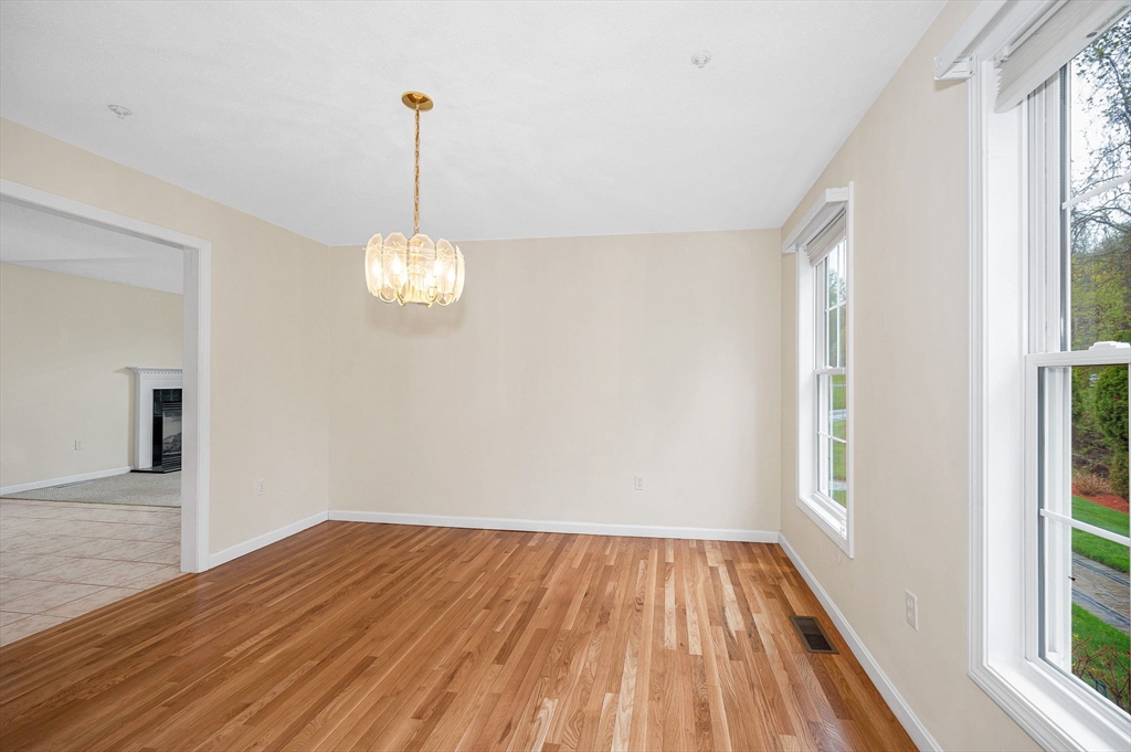 21 Colonial Farm Rd, Haverhill, MA Photo #4