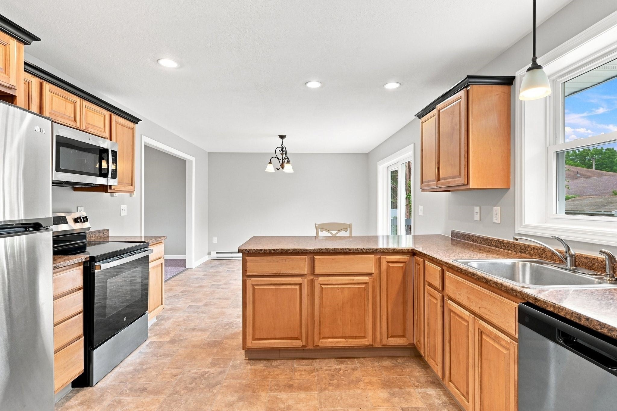 192 Empire St, Chicopee, MA Photo #21