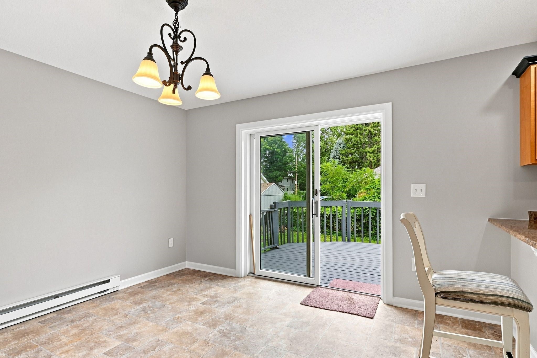 192 Empire St, Chicopee, MA Photo #12