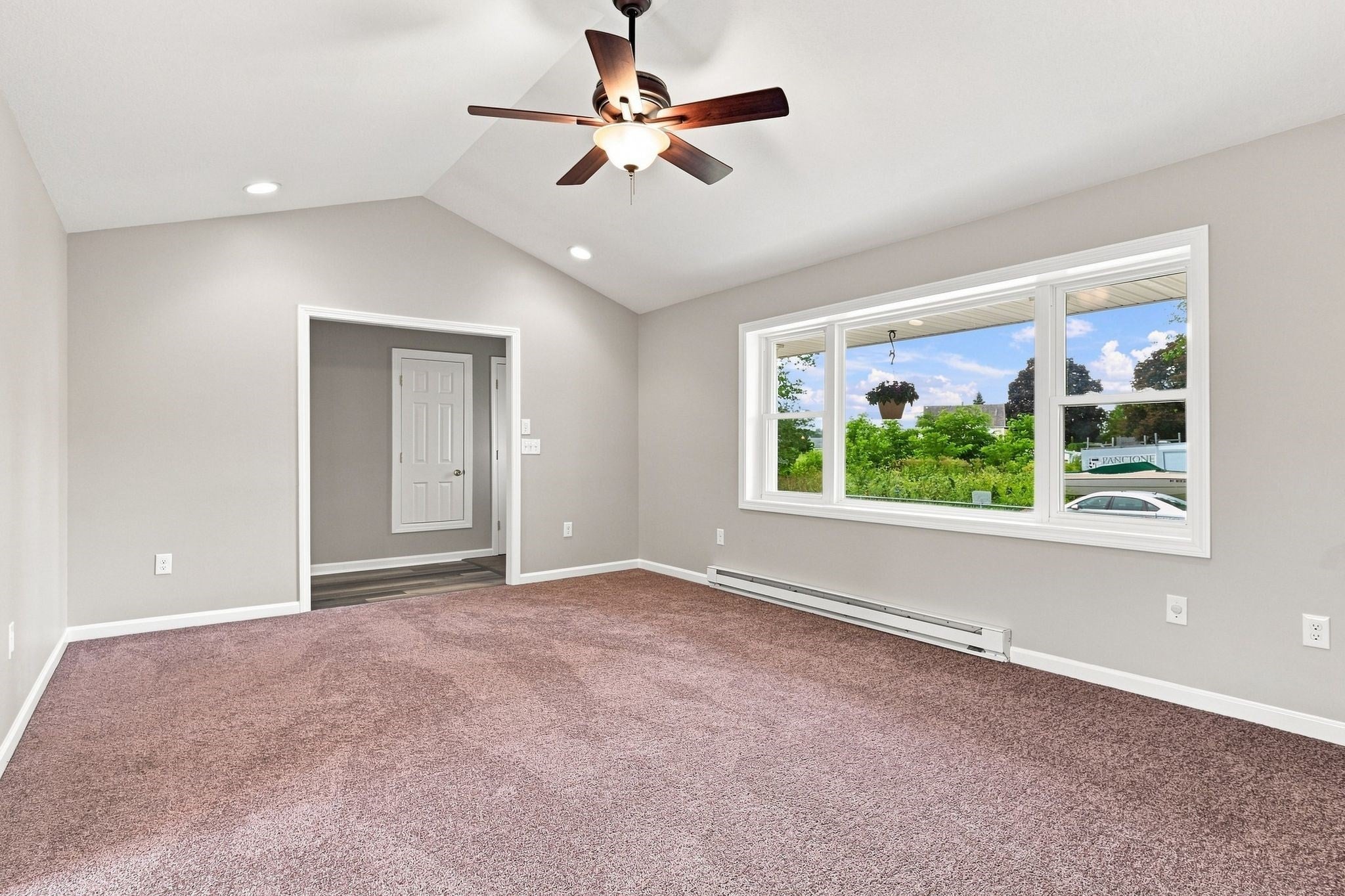 192 Empire St, Chicopee, MA Photo #11