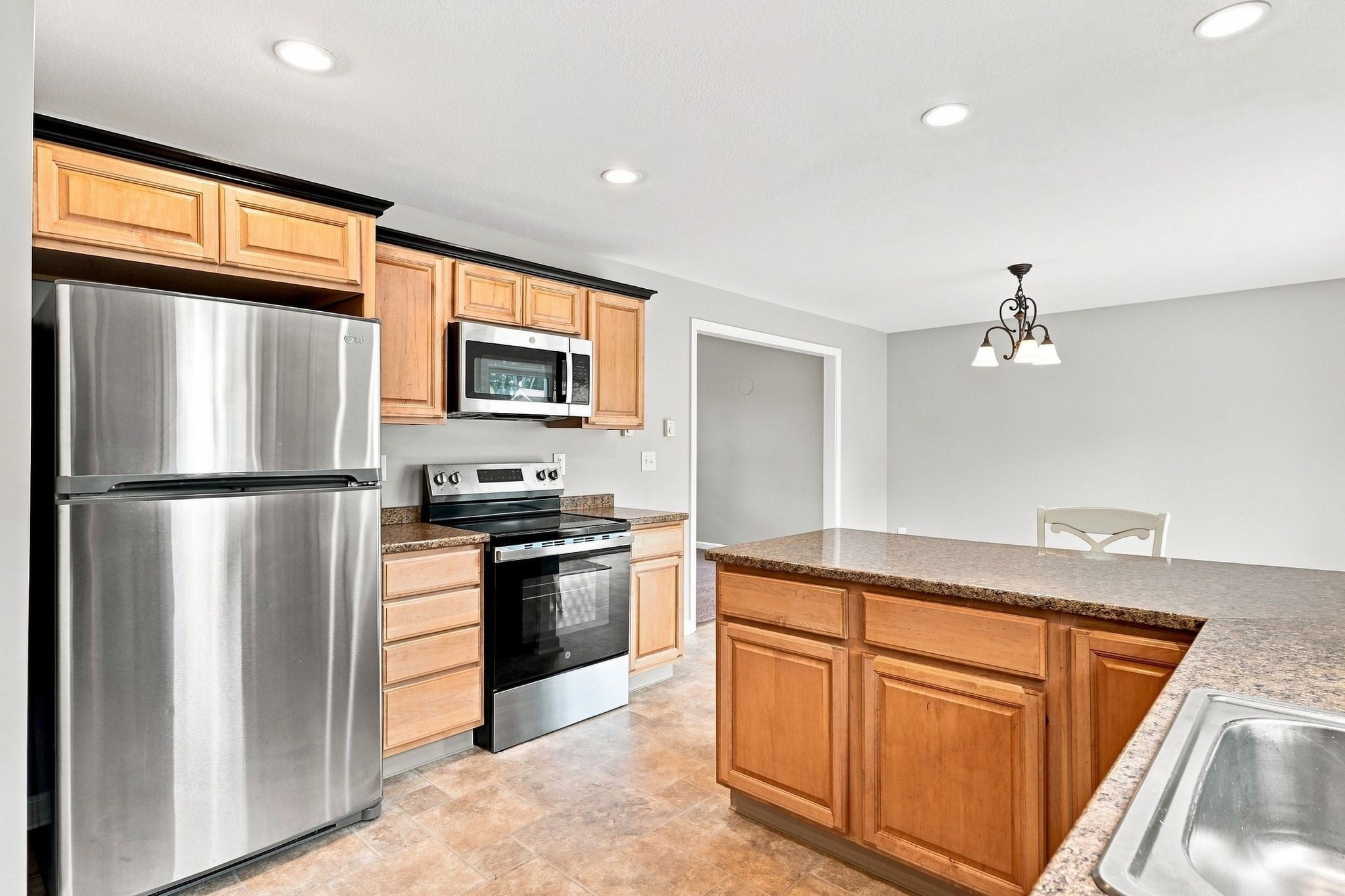 192 Empire St, Chicopee, MA Photo #20
