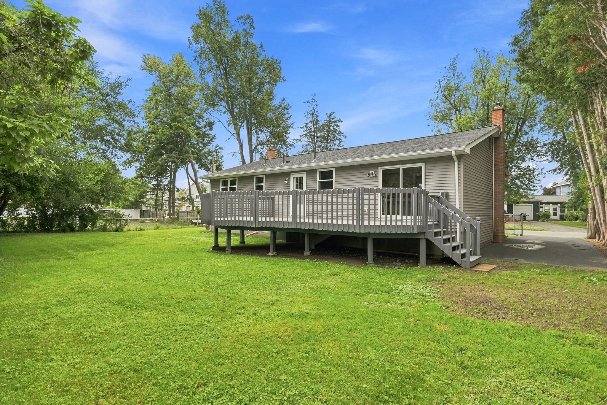 192 Empire St, Chicopee, MA Photo #40