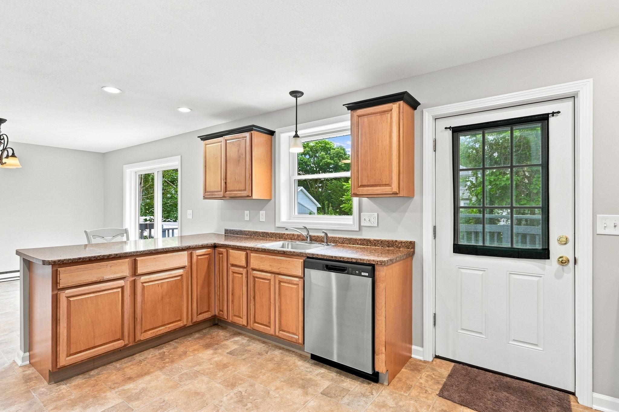 192 Empire St, Chicopee, MA Photo #18