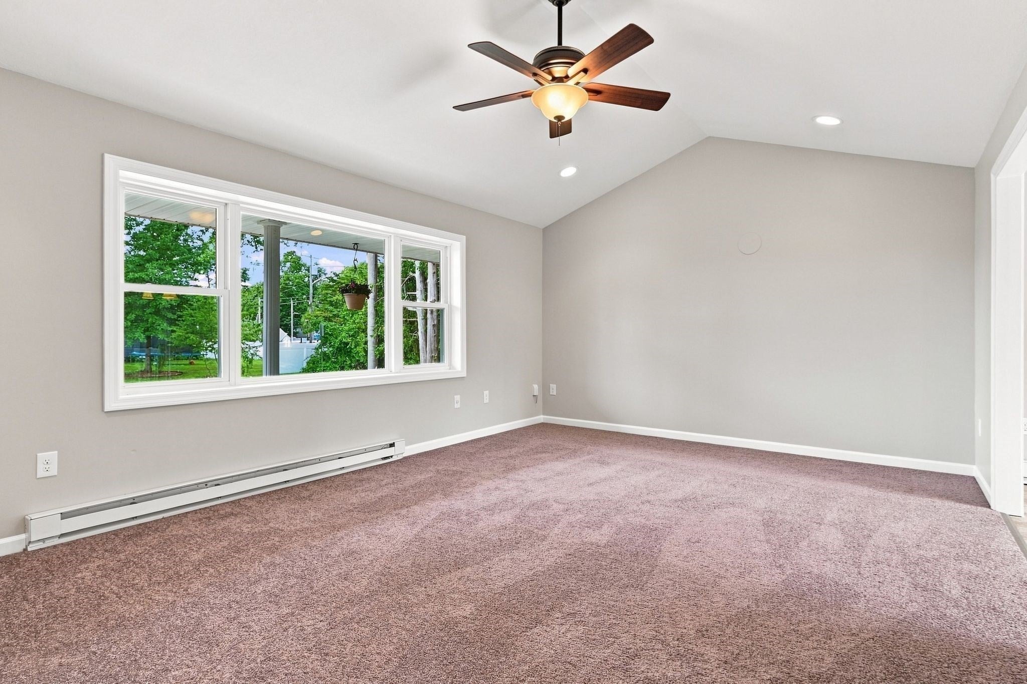 192 Empire St, Chicopee, MA Photo #8
