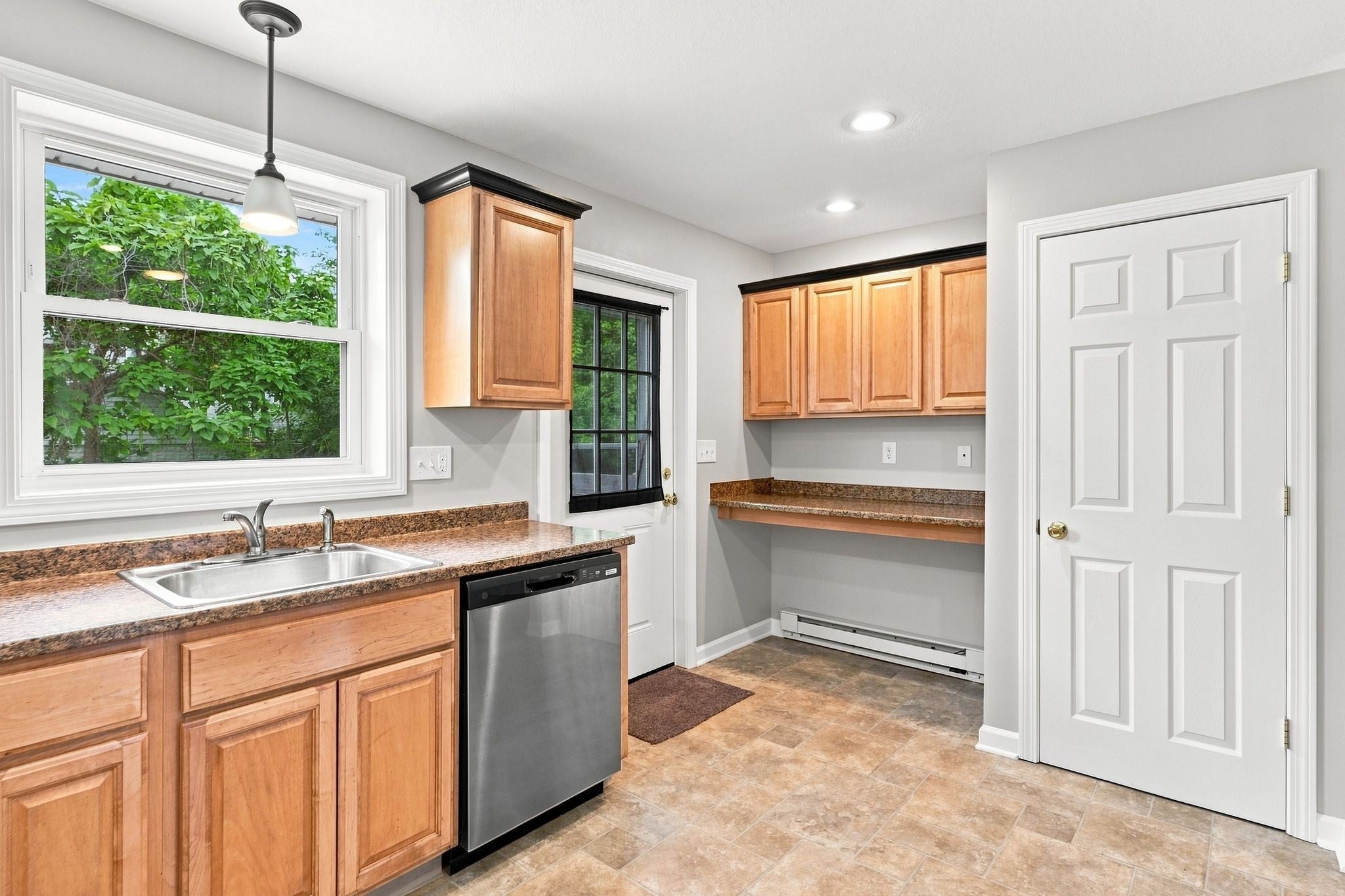 192 Empire St, Chicopee, MA Photo #17
