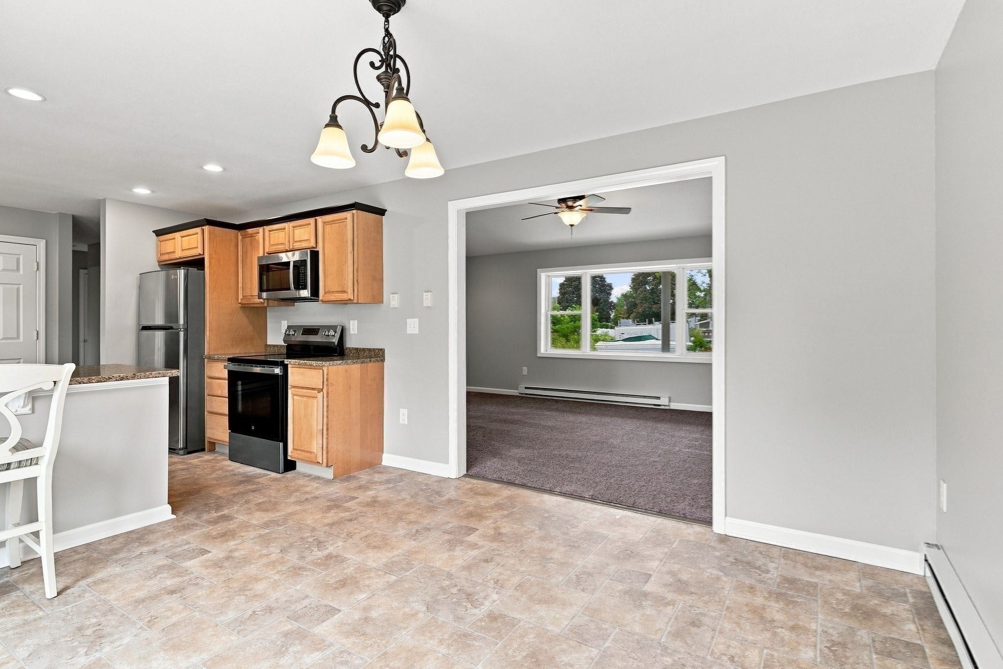 192 Empire St, Chicopee, MA Photo #16
