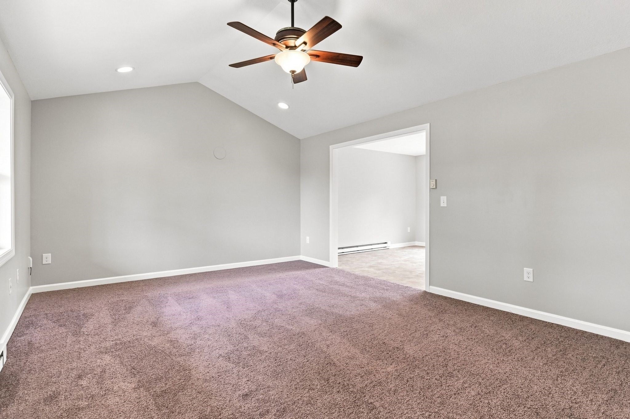 192 Empire St, Chicopee, MA Photo #9