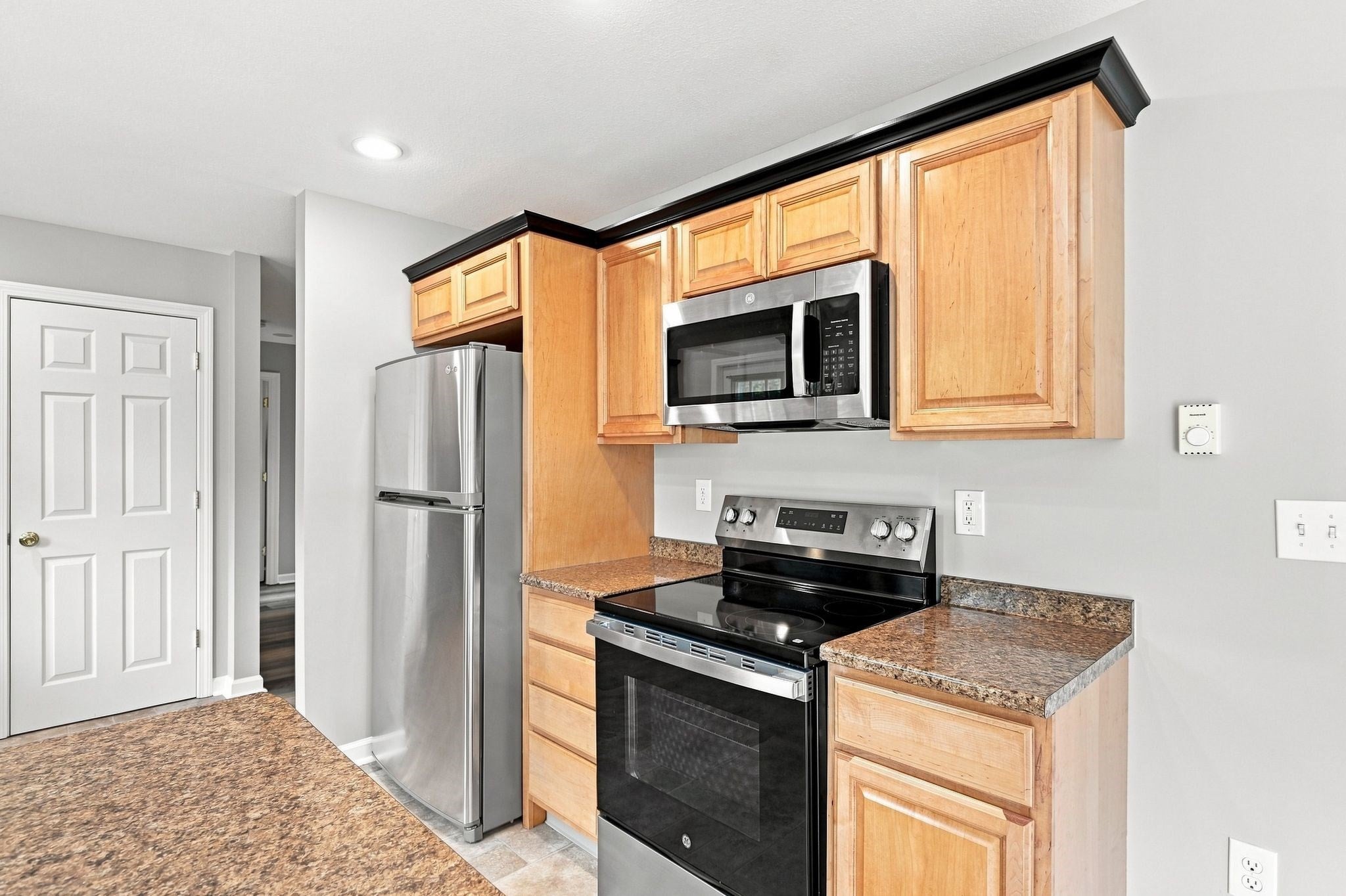 192 Empire St, Chicopee, MA Photo #16
