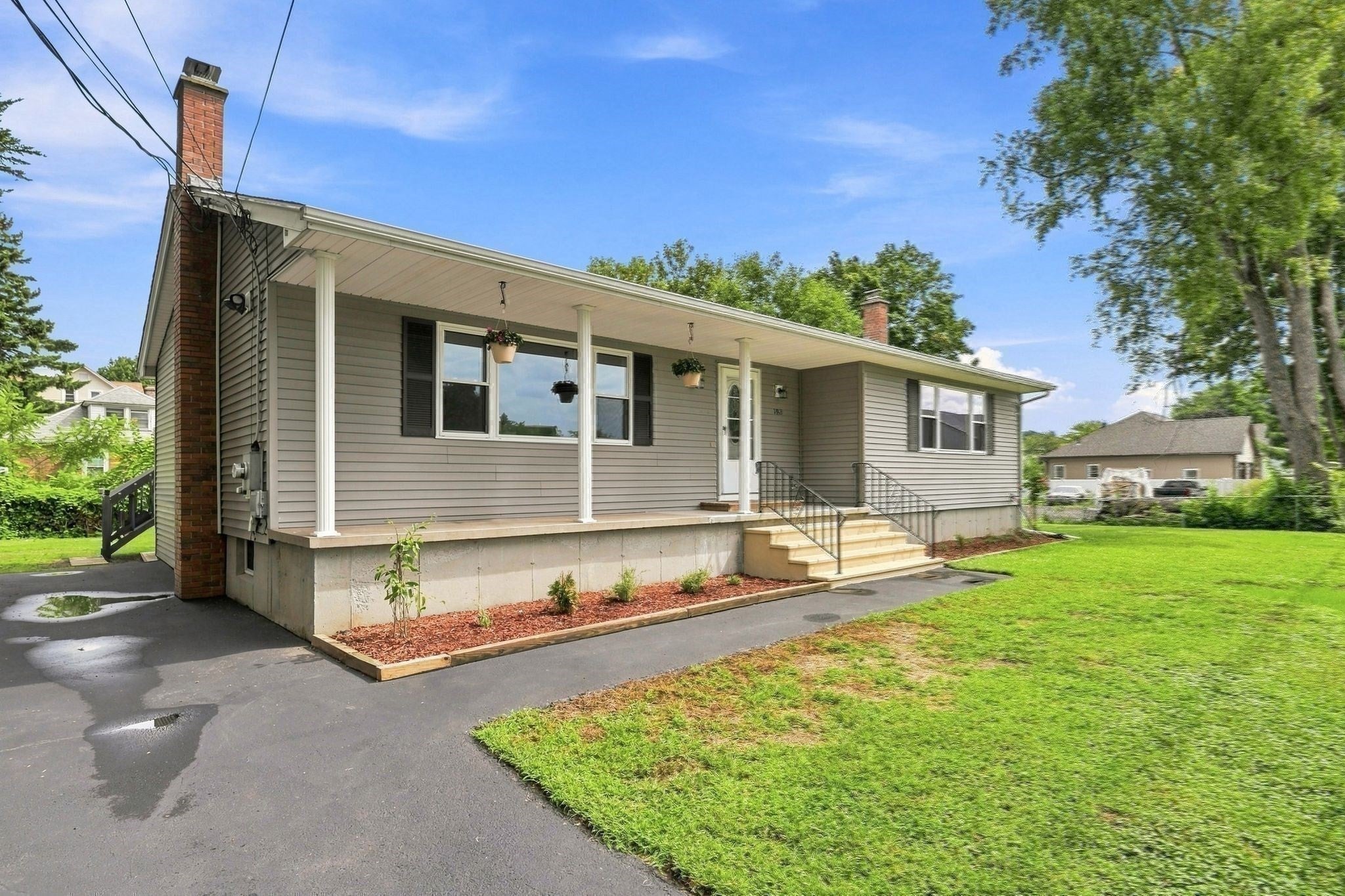 192 Empire St, Chicopee, MA Photo #37
