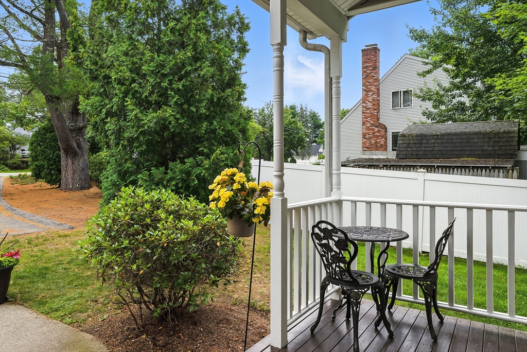27 Solomon Pond Rd A