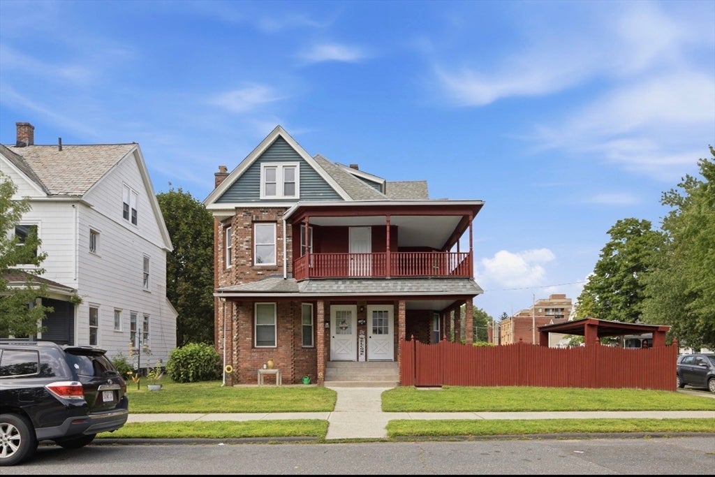 Photo of 26 Washington Ave, Holyoke, MA