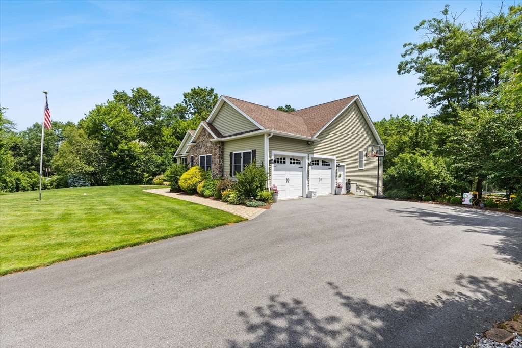 92 Buckingham Dr