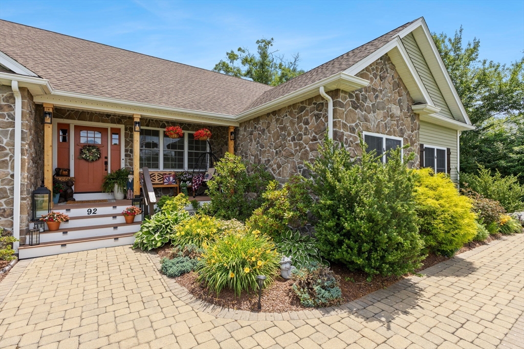 92 Buckingham Dr