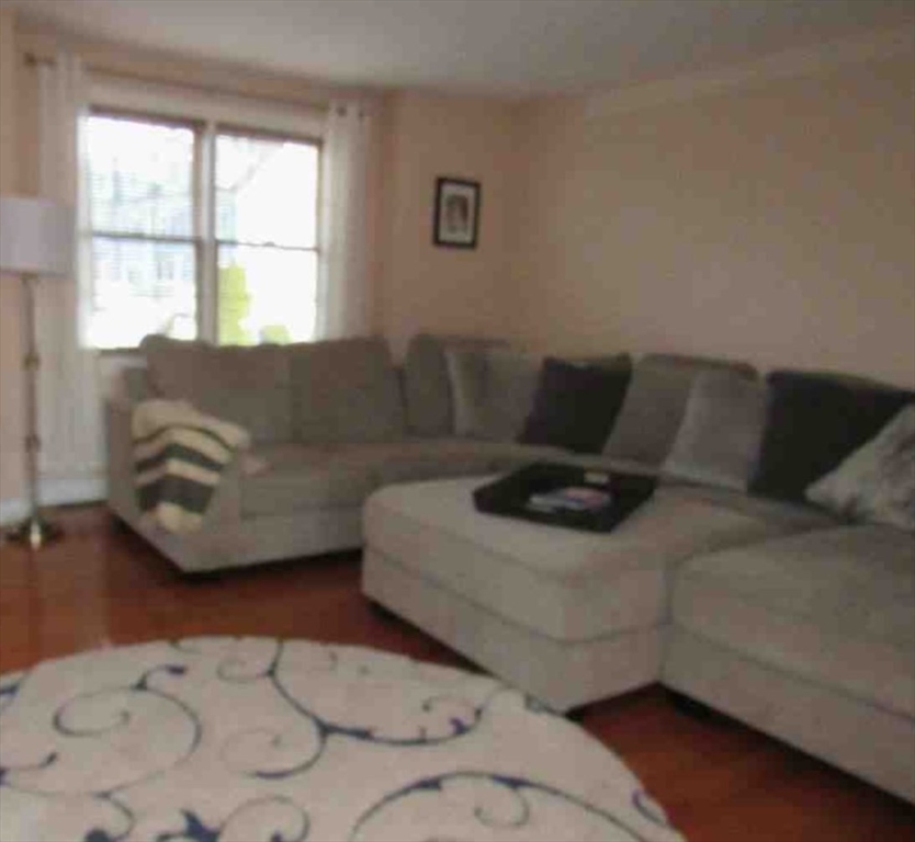 1975 Middlesex St 10