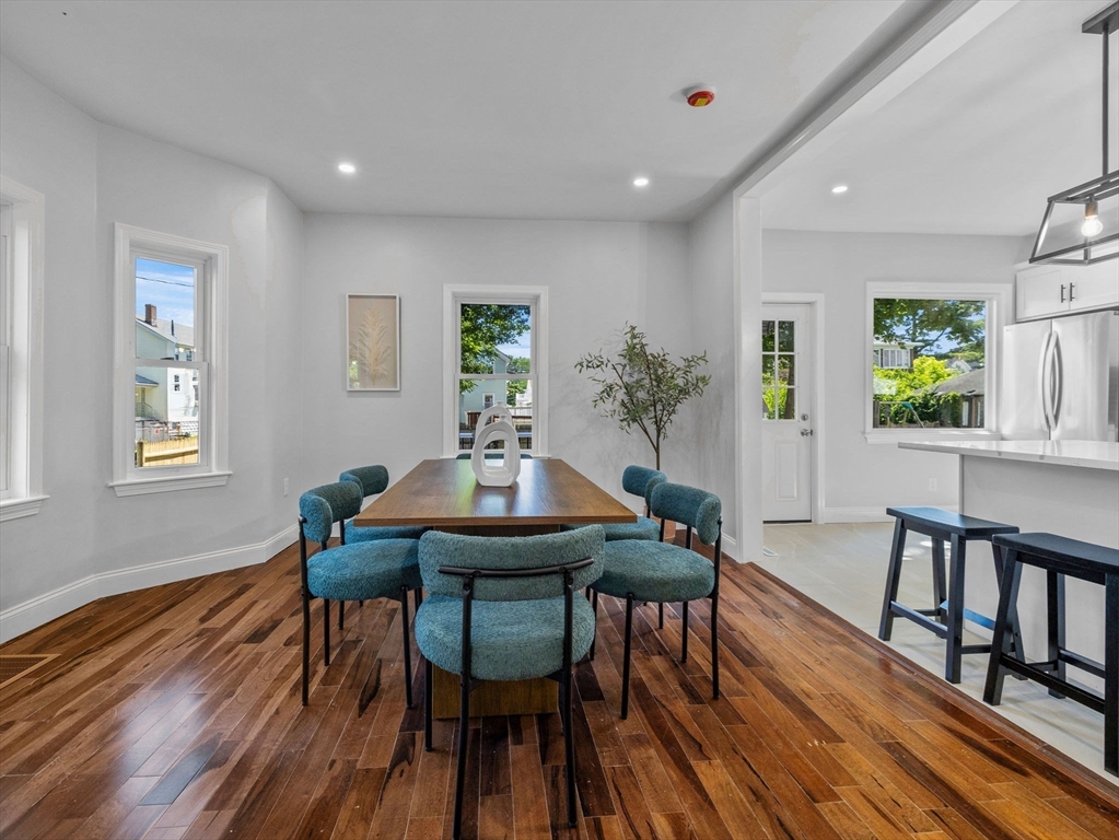 Medford, Massachusetts 02155, United States, 3 Bedrooms Bedrooms, ,2 BathroomsBathrooms,Residential,Active,166247