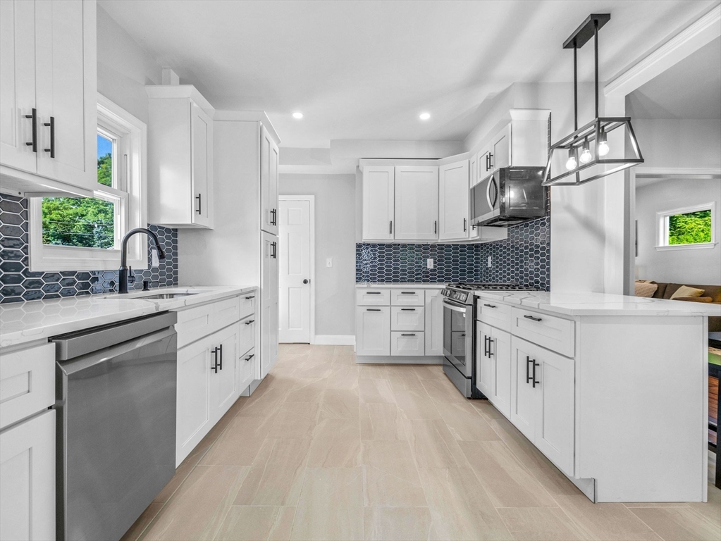 Medford, Massachusetts 02155, United States, 3 Bedrooms Bedrooms, ,2 BathroomsBathrooms,Residential,Active,166247