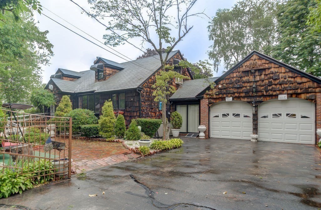 64 Durso Avenue