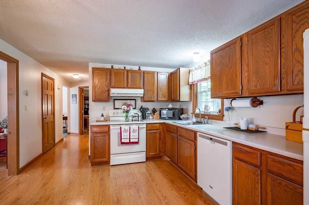 6 Merlin Pl, Londonderry, NH, 6 Merlin Pl, Londonderry, NH Photo #3