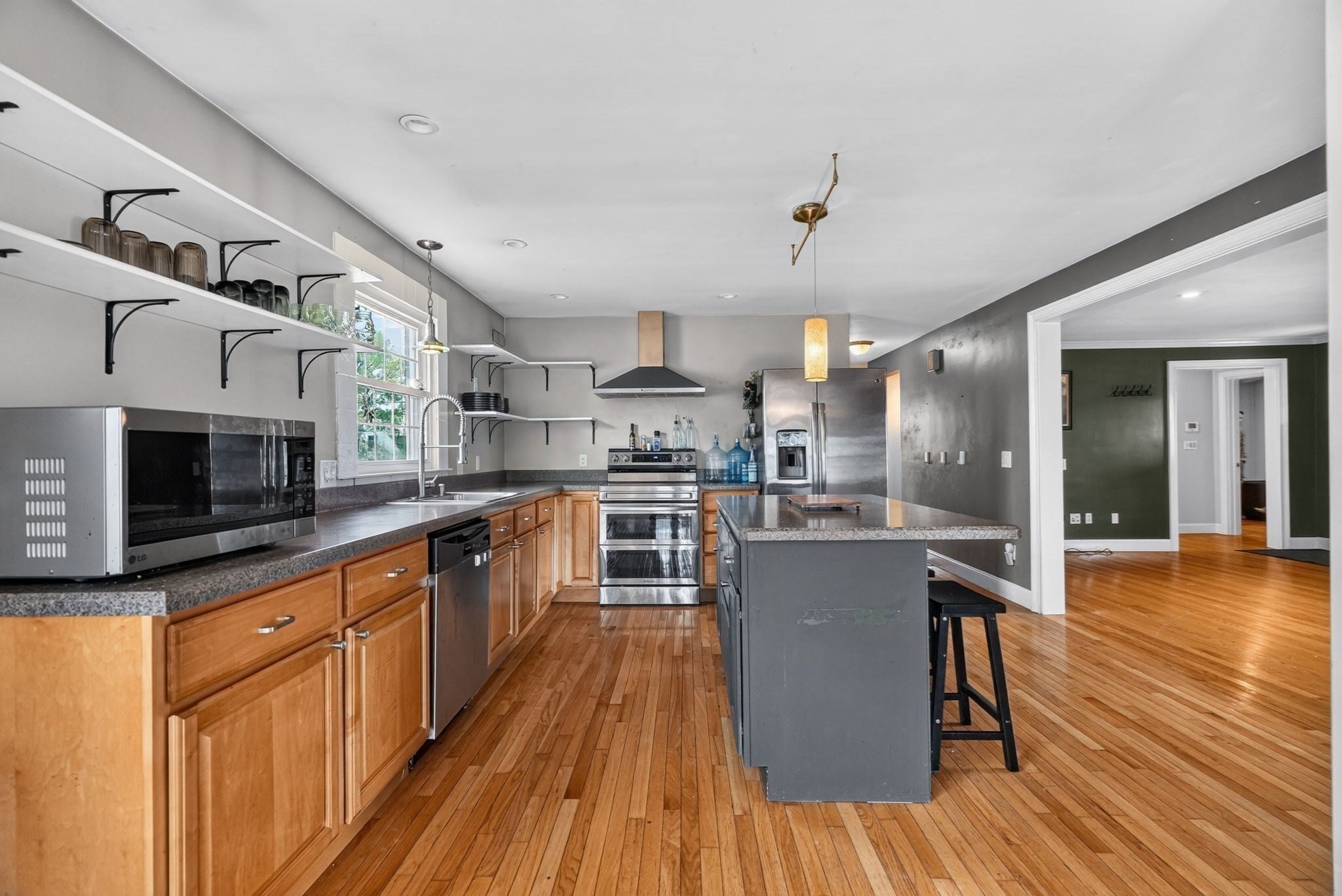 15 Maryland Avenue, Chicopee, MA Photo #36