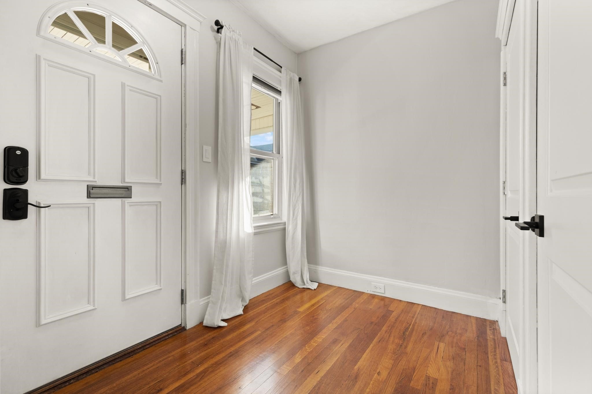 208 Central Ave 1