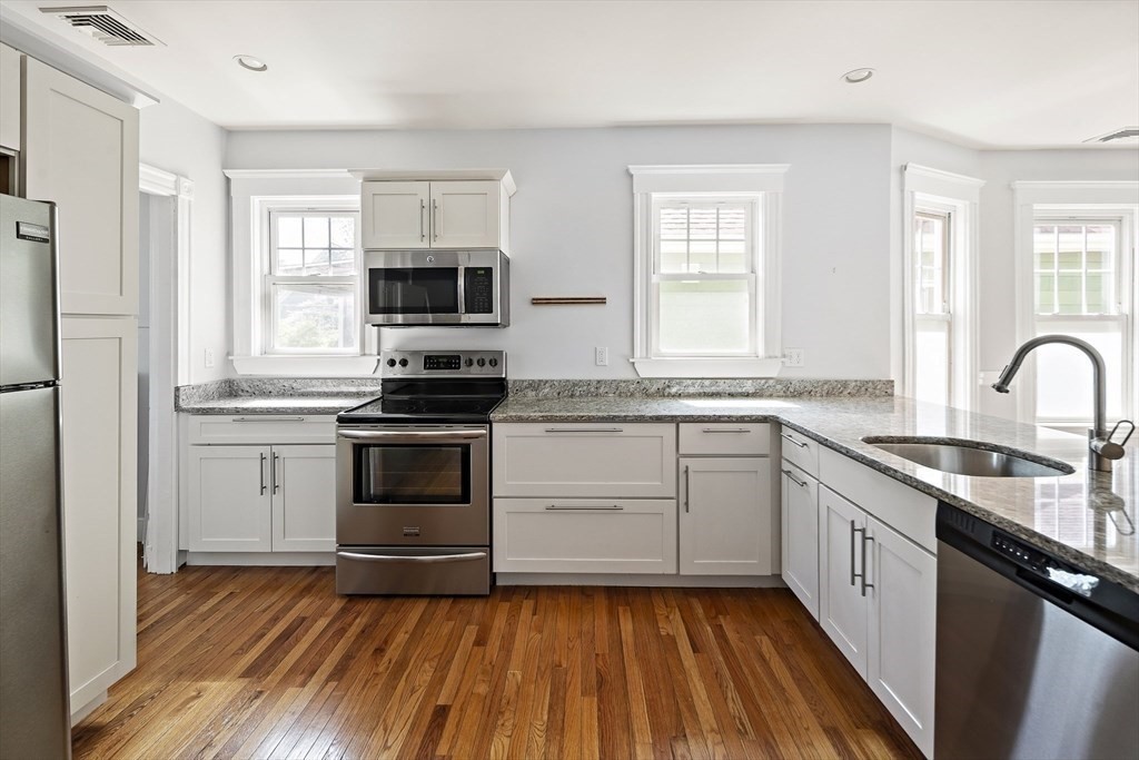 Click for 12 Ringefield St #2, Cambridge, MA slideshow