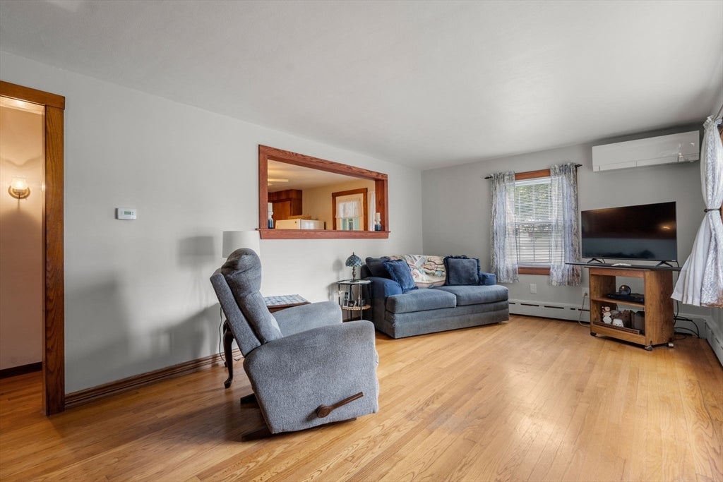 116 Kensington St, Agawam, MA Photo #20