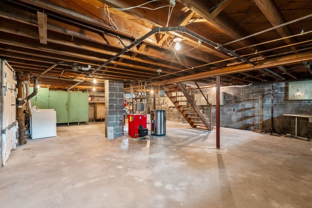 116 Kensington St, Agawam, MA Photo #28