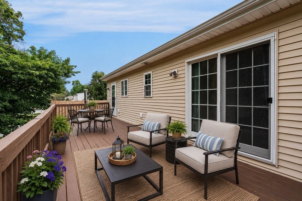 116 Kensington St, Agawam, MA Photo #10