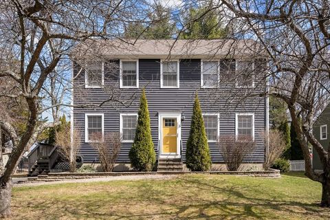 5 Cottage Ln Amesbury MA 01913