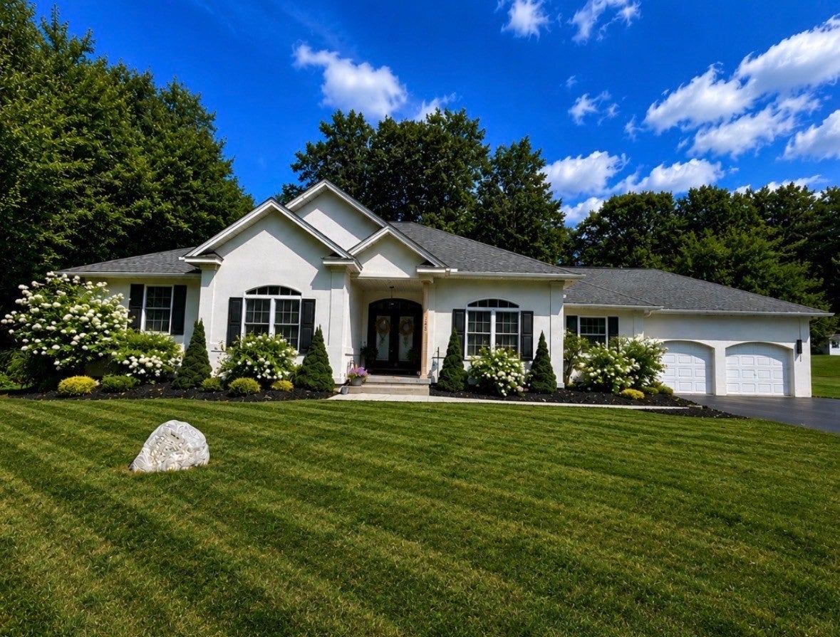 Photo of 155 Parker Ln, Ludlow, MA