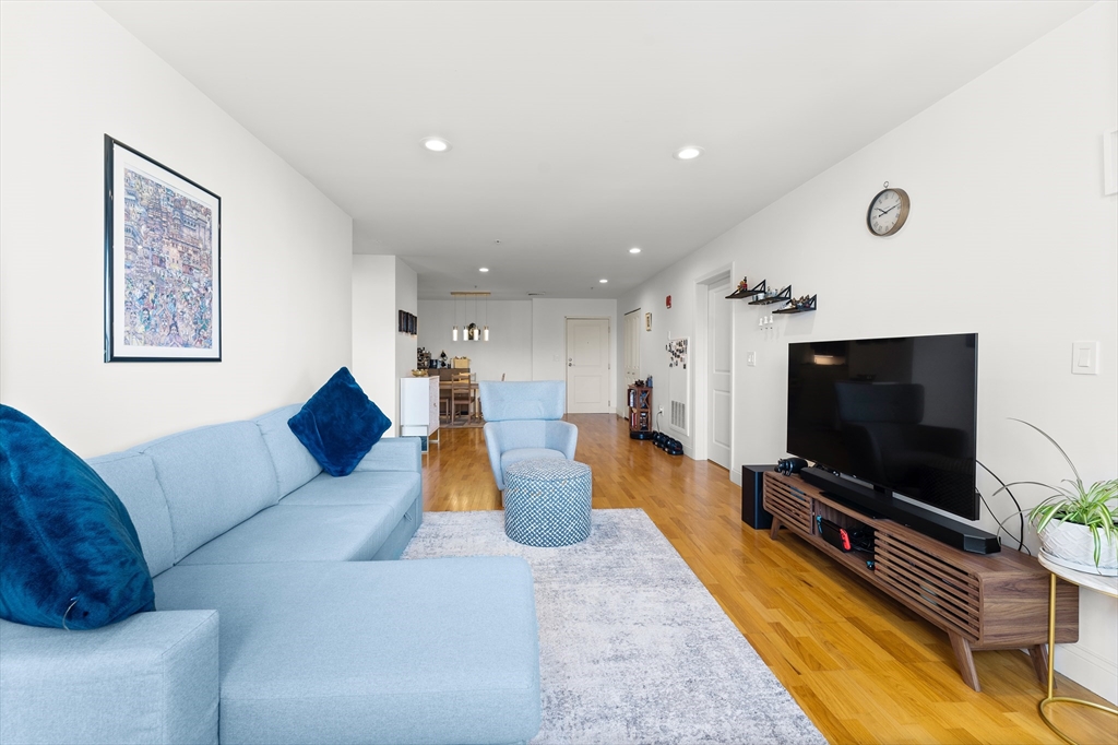 318 Rindge Ave 411