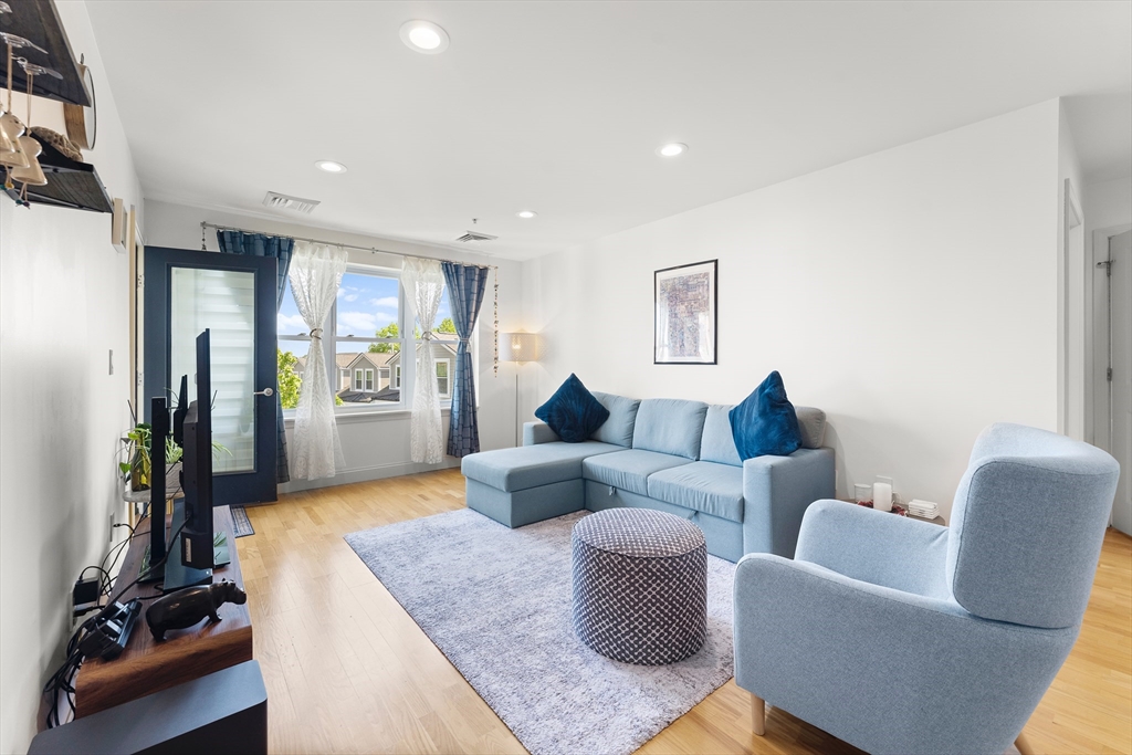318 Rindge Ave 411