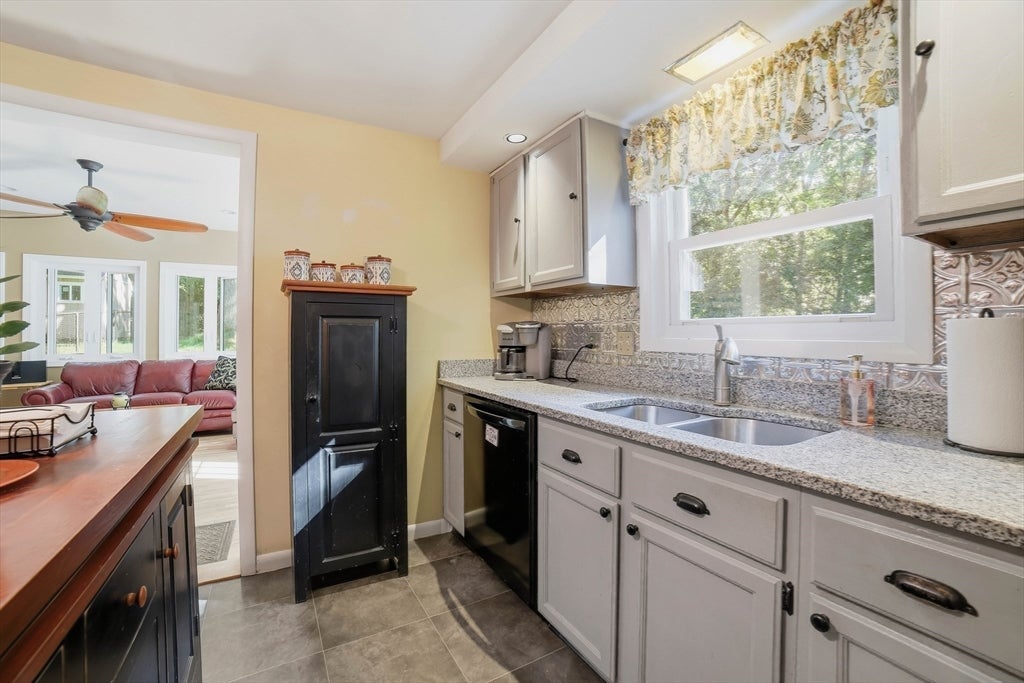 31-A Belcourt Rd, Worcester, MA Photo #23