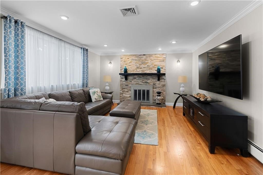 6 Varnum AVE, Bristol, RI Photo #7