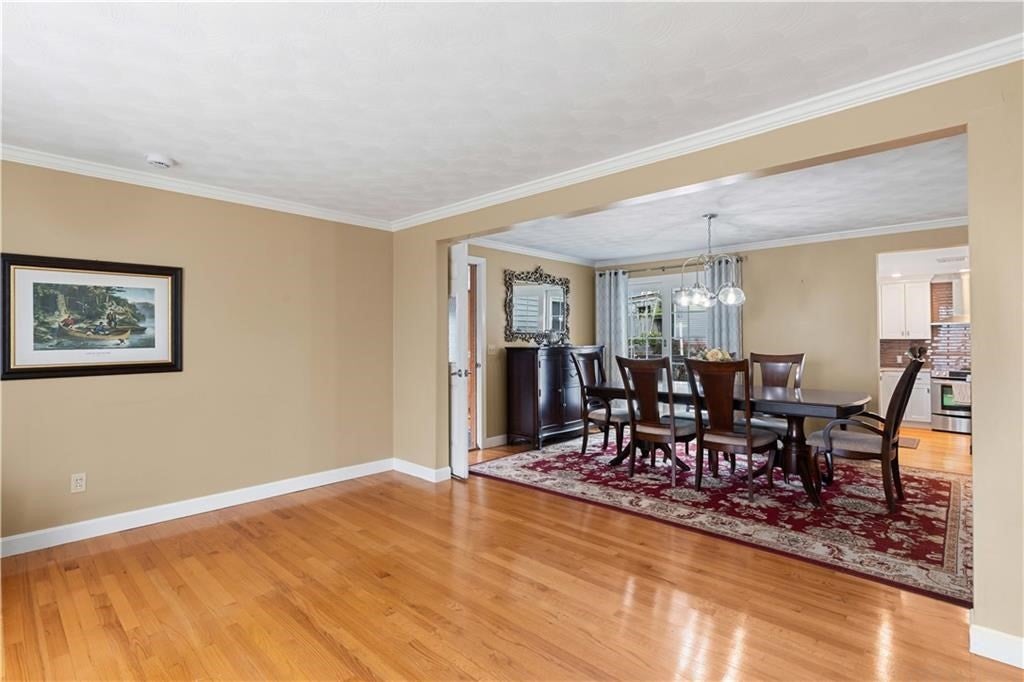 6 Varnum AVE, Bristol, RI Photo #9
