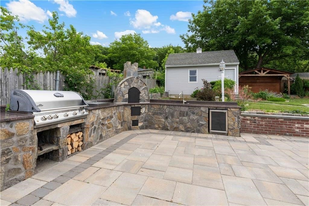 6 Varnum AVE, Bristol, RI Photo #28